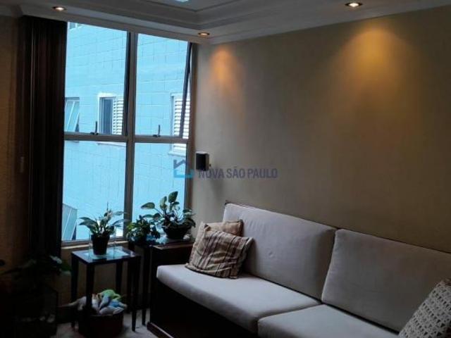 Apartamento reformado, próximo Shopping Plaza Sul, supermercados, escolas, bancos, UBS, feiras