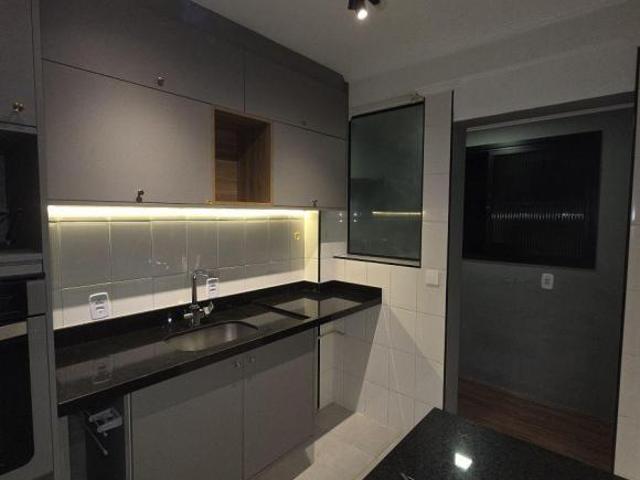 Apartamento reformado, um dormitório, próximo a praia