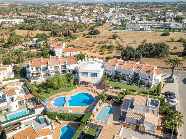 Apartamento Rés do Chão com Piscina Comum e Vista Mar 72m² Guia