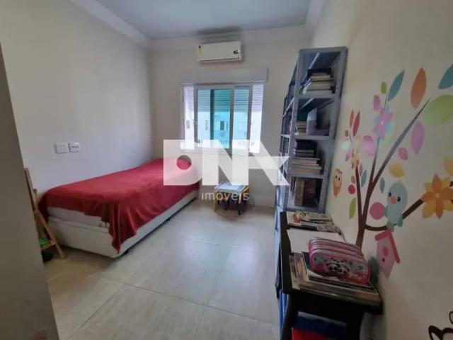 Apartamento: / Residencial / Copacabana