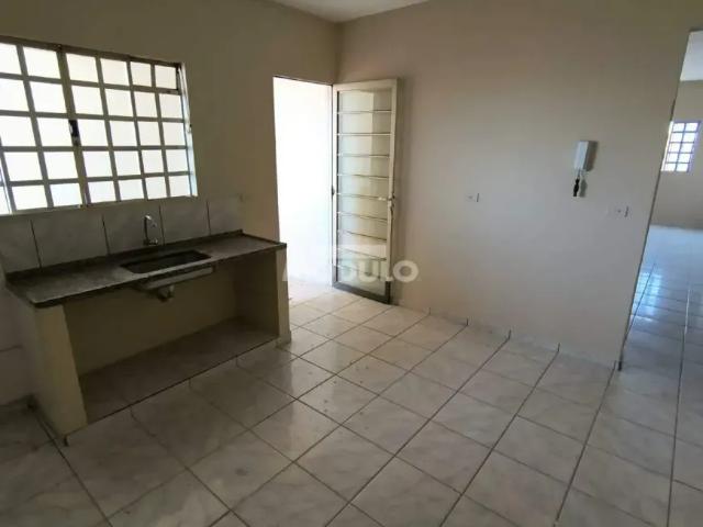 Apartamento residencial para locação bairro Custodio Pereira com 3 quartos