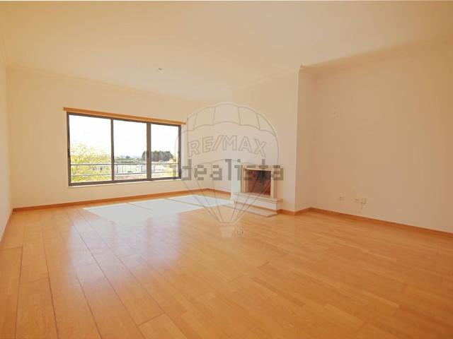 Apartamento, Sarilhos Grandes