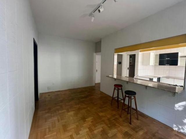 Apartamento semi mobilado de 2 dormitórios bairro Moinhos de Vento