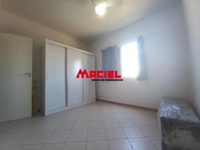 APARTAMENTO SEMI MOBILIADO VAGO PRÓXIMOS DE COMÉRCIOS