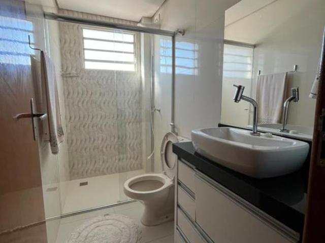 Apartamento semi mobiliado à venda no Edifício Exodus, Zona 2, proximo ao CEC, 2 vagas, Cianorte Pr