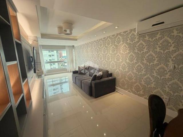 Apartamento semi mobiliado com 3 suítes, sendo 2 suítes no modelo americana com 2 vagas de garagem