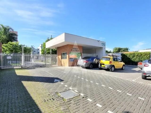 Apartamento semi mobiliado com 03 quartos, sendo 01 suíte no bairro Glória