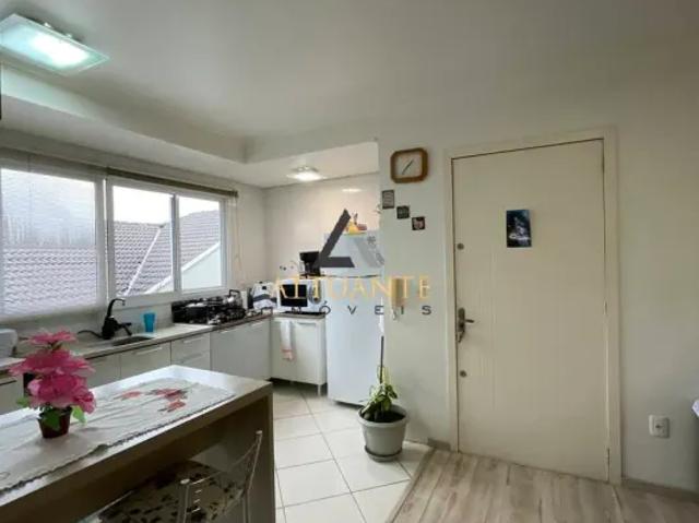Apartamento semi mobiliado com 2 dormitórios e 2 vagas em Caxias do Sul