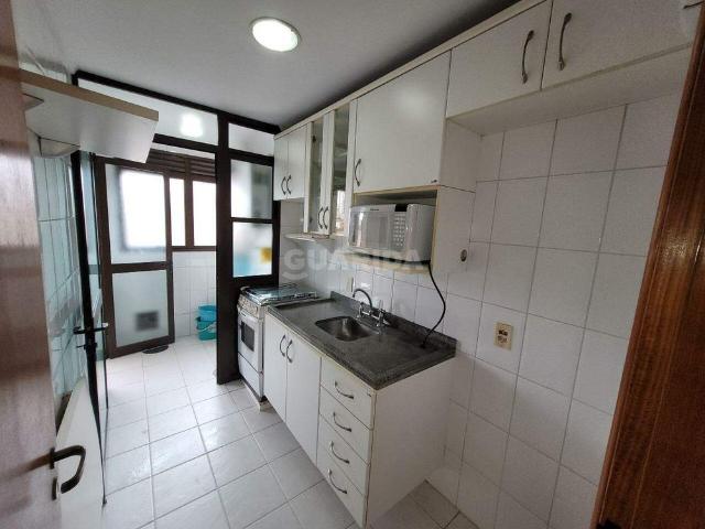 Apartamento semi mobiliado de 2 dormitórios, sendo 1 suíte, no bairro Petrópolis