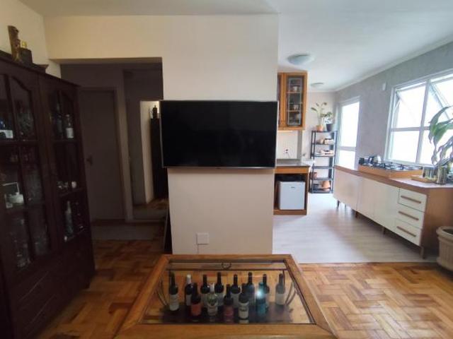 Apartamento semi mobiliado de 2 quartos e 2 vagas no bairro Petrópolis