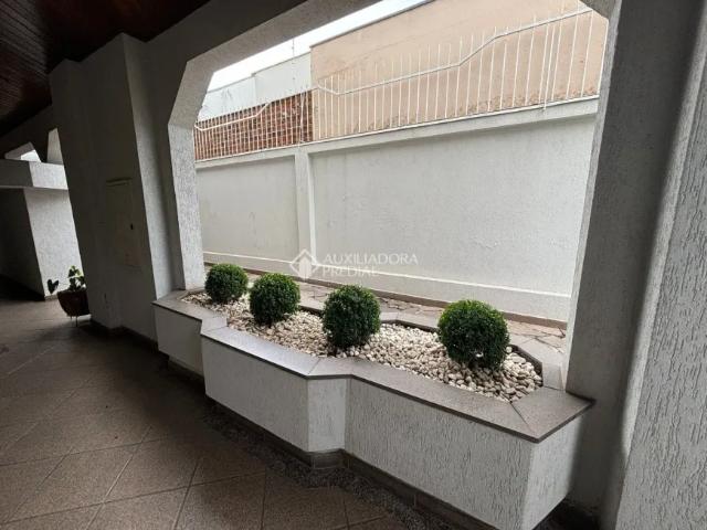 Apartamento semi mobiliado em área nobre de São Leopolo