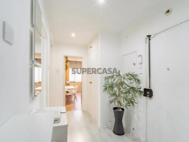Apartamento semi Renovado T2 em Seixal