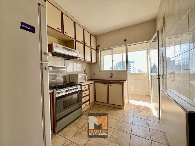 Apartamento semimobiliado no Centro