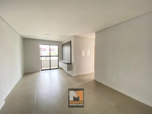 Apartamento semimobiliado no Centro