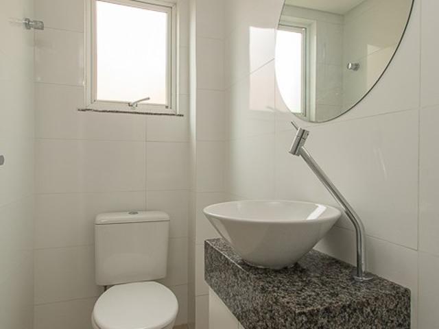 Apartamento semimobiliado no Centro