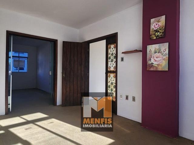 Apartamento SEMIMOBILIADO no Centro
