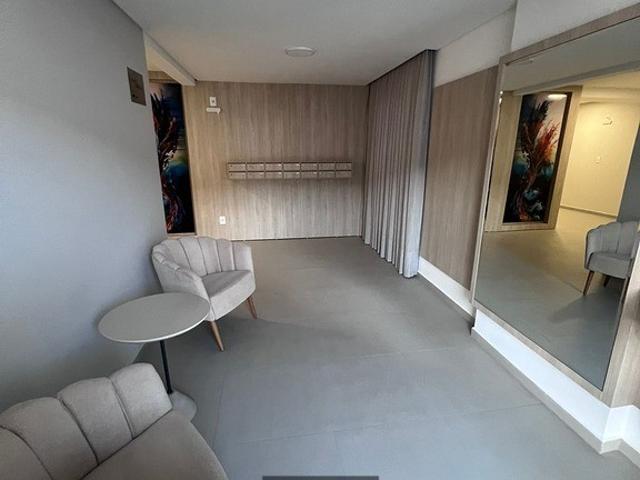 Apartamento semimobiliado no Coral