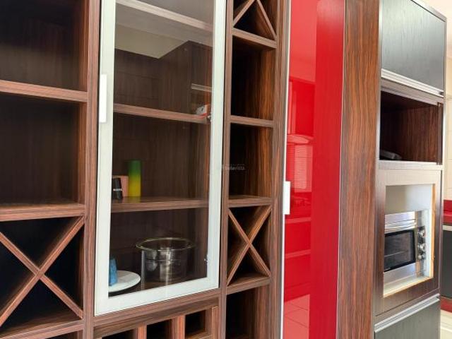 APARTAMENTO SEMIMOBILIADO À VENDA EM REGIÃO CENTRAL DE APUCARANA
