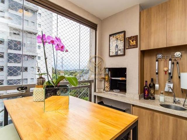Apartamento semimobiliado à venda no Champagnat co