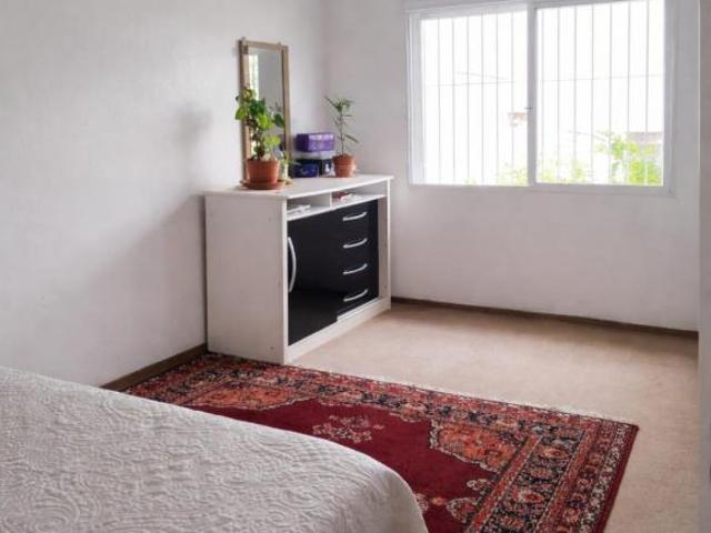 Apartamento semimobiliado à venda no Bairro Salgado Filho