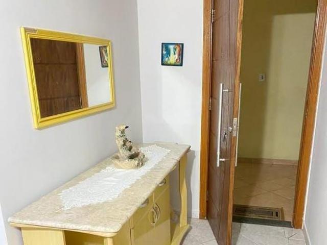Apartamento semimobiliado à venda na Ocian, em Praia Grande SP