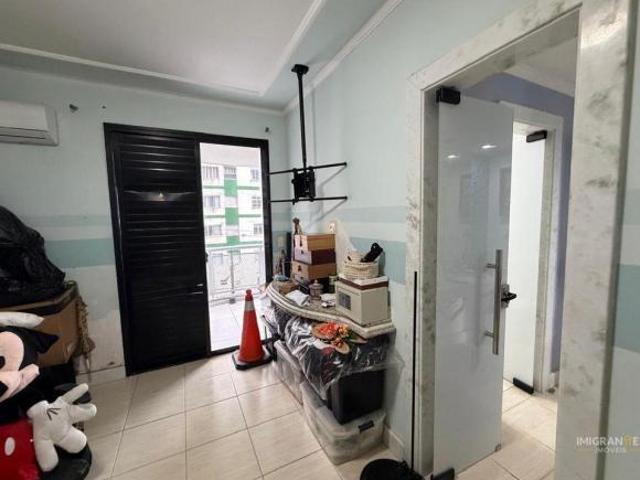 Apartamento semimobiliado à venda na Tupi, em Praia Grande SP