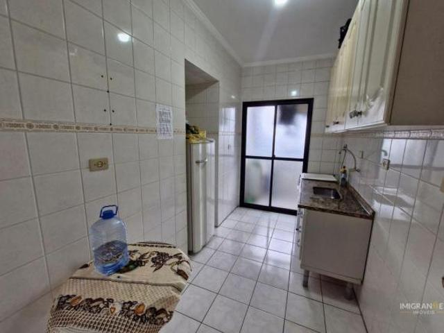 Apartamento semimobiliado à venda na Tupi, em Praia Grande/SP