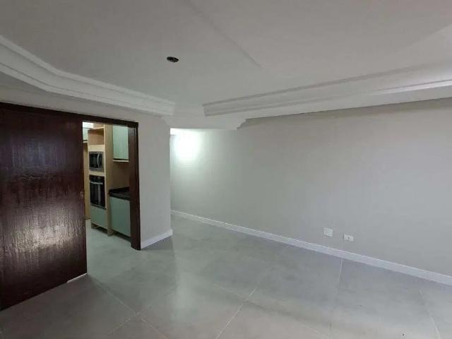 Apartamento semimobiliado com 4 dormitorios e 2 vagas de garagem cobertas para locacao no Cabral