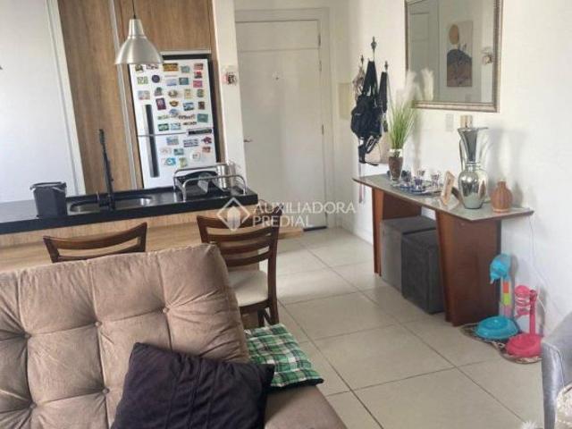 Apartamento semimobiliado, com 01 quarto, 47m² no bairro Centro