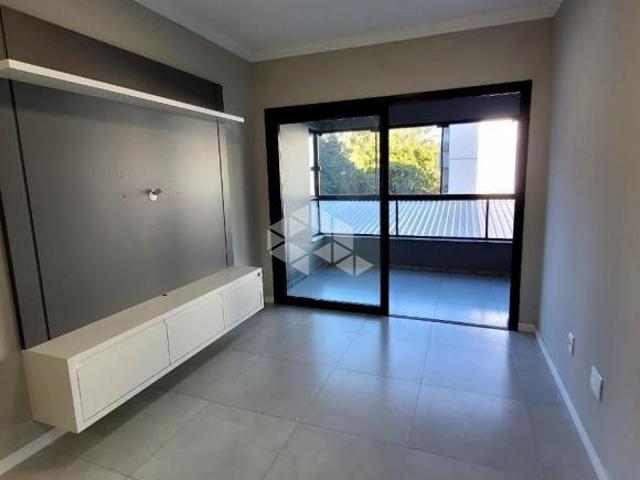 Apartamento semimobiliado, com 02 dormitórios, no Centro