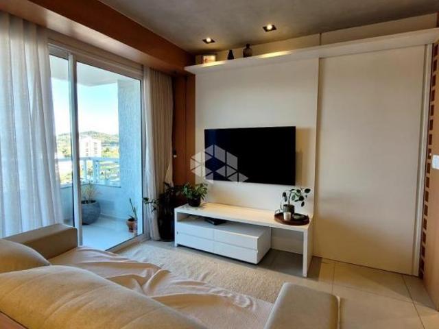Apartamento semimobiliado, com 02 dormitórios sendo 01 suíte, no Centro