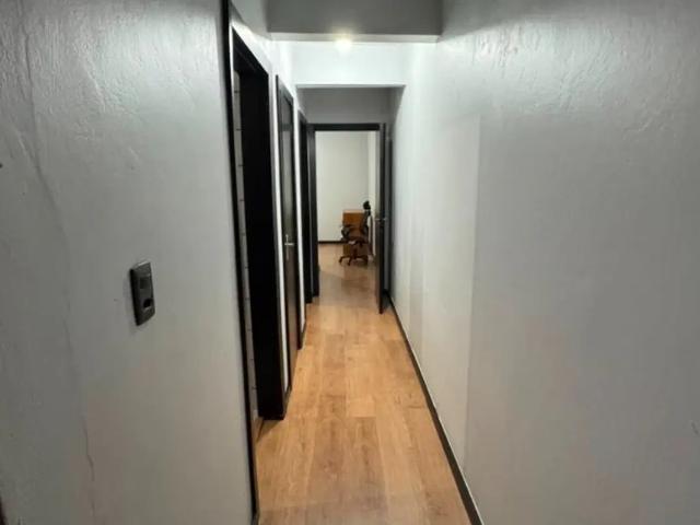 Apartamento semimobiliado com 2 dormitórios no coração do bairro São Vicente