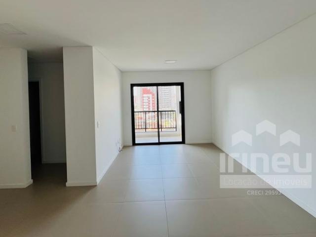 Apartamento semimobiliado com 2 quartos sendo 1 suíte no Anita Garibaldi!