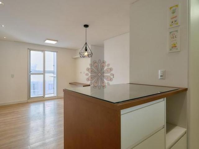 Apartamento Semimobiliado com 3 Quartos e Suíte no
