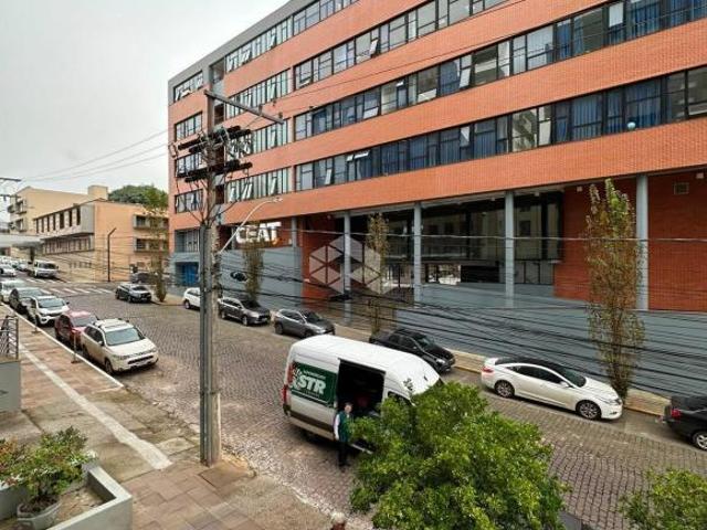 Apartamento Semimobiliado com 3 quartos sendo 1 Suíte à venda no Centro de Lajeado