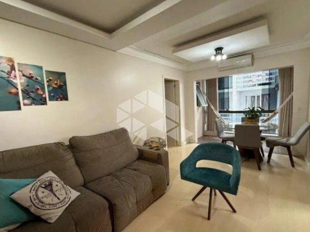 Apartamento semimobiliado com de 02 dormitórios no centro