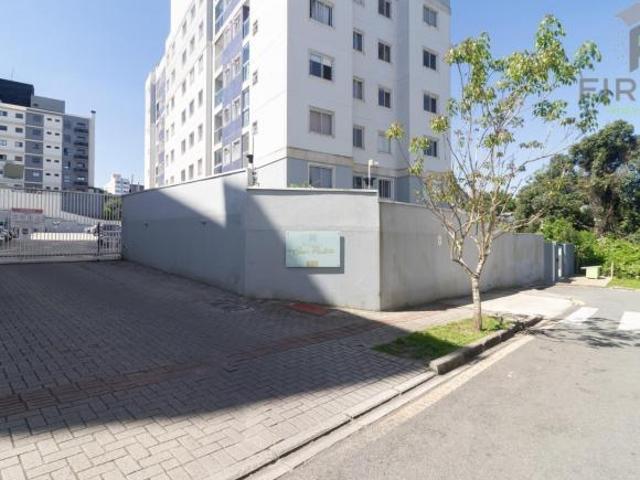 Apartamento Semimobiliado com Sacada e Churrasqueira em Condomínio Clube