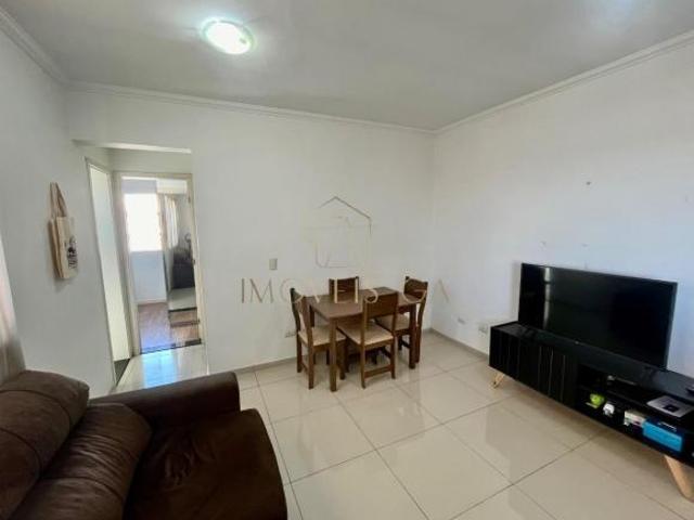 Apartamento semimobiliado, face leste e com vista livre