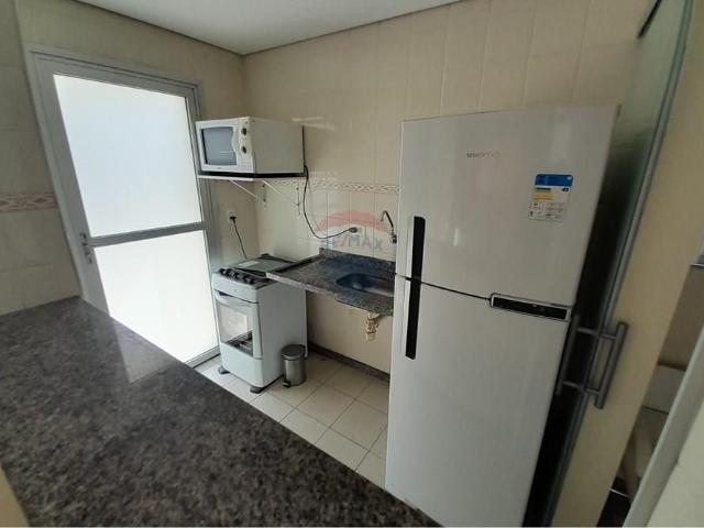 Apartamento semimobiliado para locação com 1 dormitório, sacada e 1 vaga
