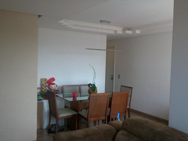 Apartamento semimobiliado