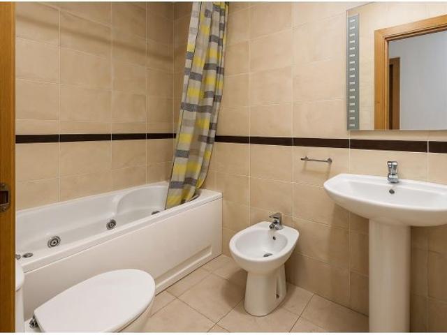 APARTAMENTO SEMINUEVO EN PRIMERA LÍNEA CON TERRAZA, PISCINA Y LICENCIA TURÍSTICA !