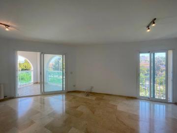 Apartamento sin amueblar, un dormitorio, terraza vistas al mar, parking. Ciudad Jardín