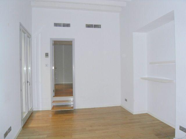 Apartamento sin amueblar, un dormitorio, balcón, zona Paseo del Borne, Palma