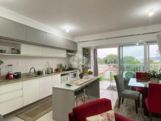 APARTAMENTO SOMIMOBILIADO COM 2 DORMITÓRIOS