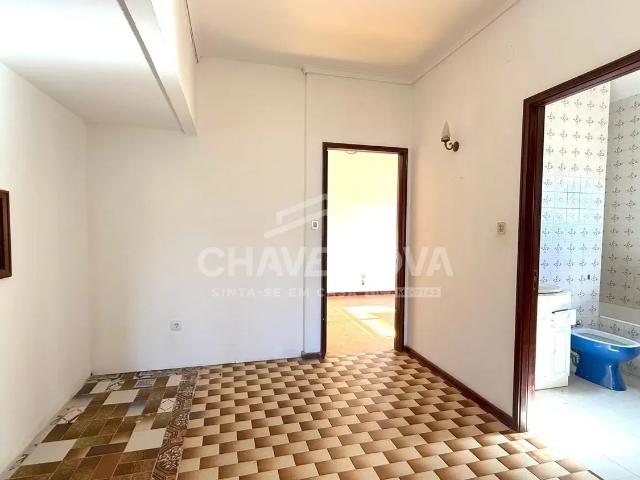 Apartamento/Andar moradia T1+1 c/lugar estacionamento, Continente Bom Dia Carvalhos, Pedroso!