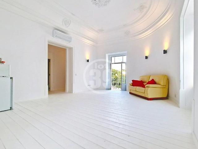 Andar Renovado com 4 Quartos | Zona Histórica a 140 m da Pra. 190m² Albufeira e Olhos de Água