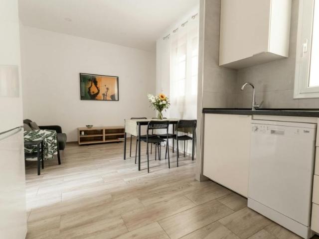 Apartamentos 3 Dormitorio Barcelona Barcelona ES104826574