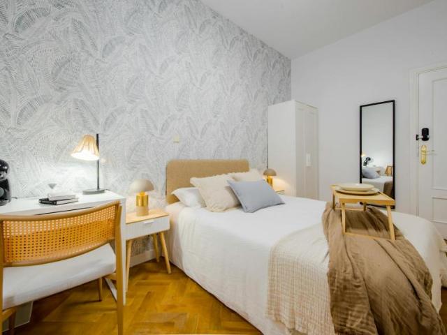 Apartamentos 5 Dormitorio Madrid Madrid ES104364408