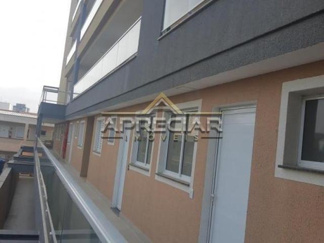 Apartamentos com dois dormitórios, sala, cozinha, área de serviço, sacada e 1 vaga de garagem Vila