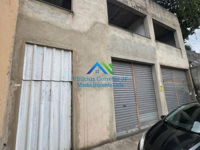 Apartamentos com 3 andares em construção e 1 loja